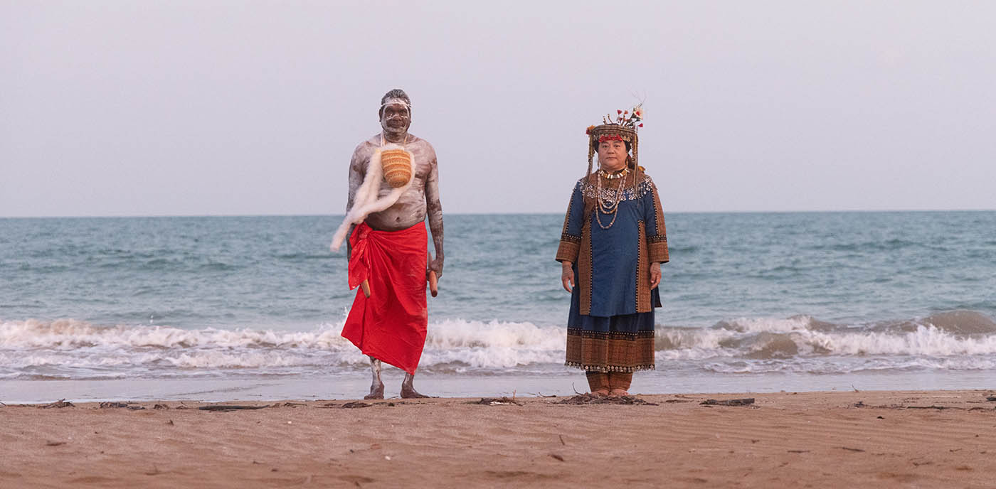 Gapu Ngupan image of two performers on beach